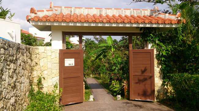 ぷか〜っと浮かぶミネラル浴、<br />浮かびながら寝そうになりました。<br />スクラブなんかもしてもらって、<br />良い気分やわぁ。