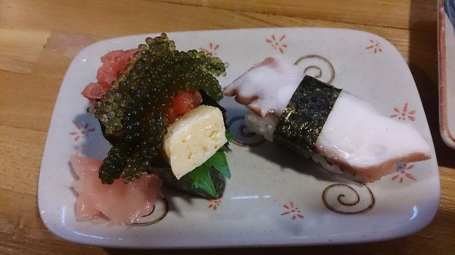 海ぶどうの軍艦<br />島だこのにぎり