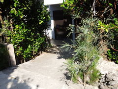 12月30日。慶留間島のみなさんは、山から松と竹を切り出して、家々の門に門松を飾ります。