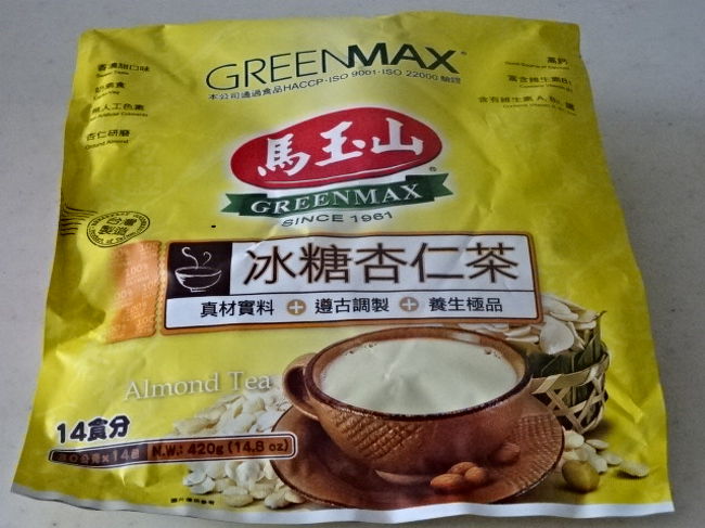 杏仁茶１４袋入り９９元。<br />迪化街で飲んだ杏仁茶が美味しくて、日本でも飲みたい！と思って手に取った商品です。これは、ナッツ類は入っていないので、飲みやすいです。