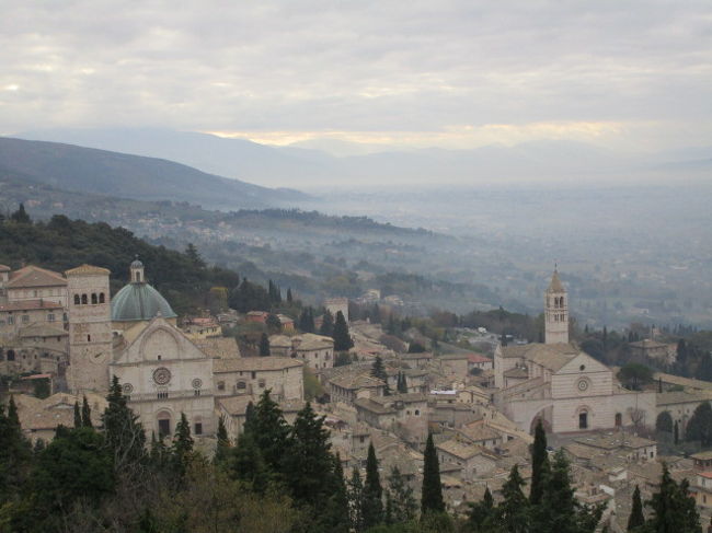 もっともわざわざ入城しなくてもこのような眺望を得ることができる。ヨーロッパは何回も来ており特段目新しい風景ではないがしばし堪能。