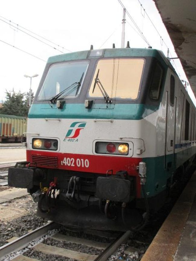 早くも10時には宿を後にし今回の旅行のメインであるサンマリノへ移動。サンマリノへの入口となるリミニまで２回乗り継ぎで。