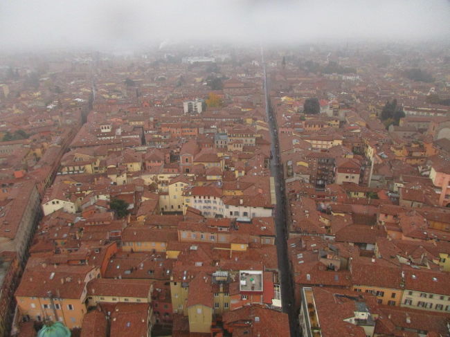 別の方角からも。同じような景観はシエナでも見た記憶があるが、いずれも甲乙つけがたい。