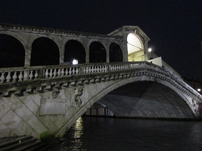 本日の宿はヴィチェンツァに取っているがヴェネツィアをなんとなく無視することはできずそちらへ向かう。３回目のヴェネツィア。サンマルコ広場まで往復することに決めリアルト橋を通過。