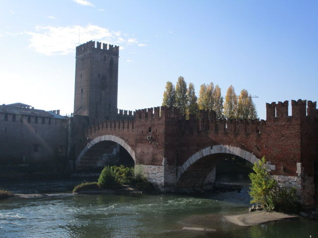 本日は昨日と異なり晴天。スカリジェロ橋。