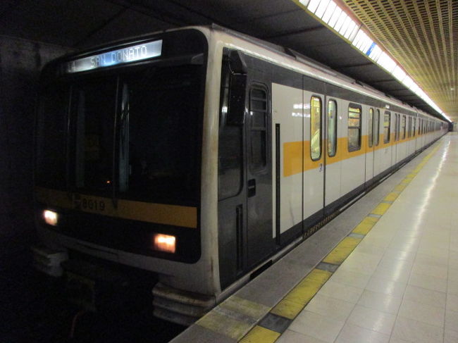Milano Centrale（ミラノ中央駅）から地下鉄に乗ってお約束のドゥオーモへと向かう。