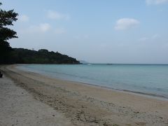 大浜荘のご主人が、いつもダイビングだけで帰ってしまうので
たまには観光したら？と
軽トラで観光連れて行ってくれた〜(笑)

底地ビーチ