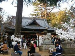 大宝八幡宮
御祭神は第十五代応神天皇・第十四代仲哀天皇・仲哀天皇の皇后である神功皇后です。

高校三年生の時にこちらで巫女さんのバイトをしたのであの頃を思い出してなんだか懐かしい気分（*^_^*）
私がバイトしたのは二月の節分の時期でものすごく寒くて巫女装束の下にセーターとか着こんでたけど、今年のお正月は暖かいから巫女さんたちには良かったのかも。
