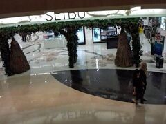 Grand Indonesia Mall。
西武が入ってる。