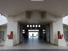 朝食後、レンタカーで離島ターミナルへ。
本日は、竹富島と西表島へ。すこしタイトですが、どちらも行ってみたかったので。