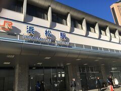 浜松駅からは毎時0分にシャトルバス（要予約）があるそうですが、私たちの新幹線は5分着だったため、タクシーで旅館に向かうことにしました。
