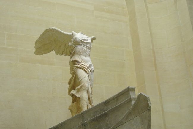 ただただ広くて…<br />正直1日歩き疲れた後のルーブルは失敗だったかも…。<br />次回は朝一にもっとゆったり行こうと思います。<br />でもモナリザやニケ、ミロのビーナス等有名どころはばっちり抑えて帰ってきましたよ。<br />むしろ有名どころしか見てないかも…汗<br />