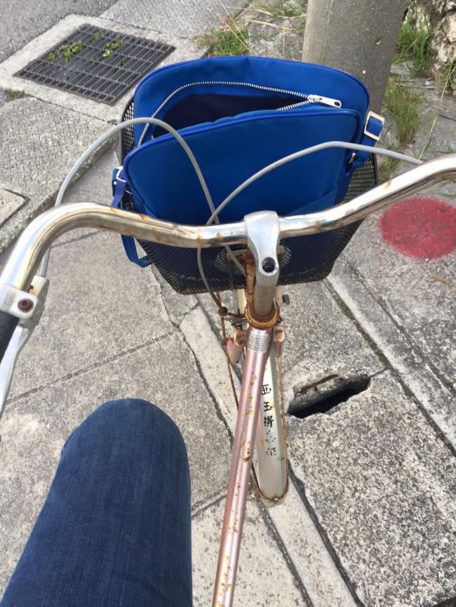 左ブレーキが利かないチャリだったｗｗｗｗ<br />石垣の人は運転が荒くてびっくりする。<br />歩行者だからってゆずってくれないし、ふつうに信号無視してくる。<br />なんどひかれそうになったか。<br />