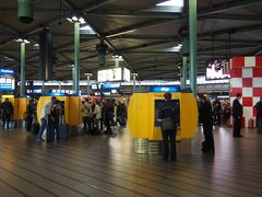 オランダの国境を越えたときは本当にホッとして日本の家族に電話
オランダにさえ入ってしまえばこっちのもの、って感じでした。
戻ってきたスキポール。