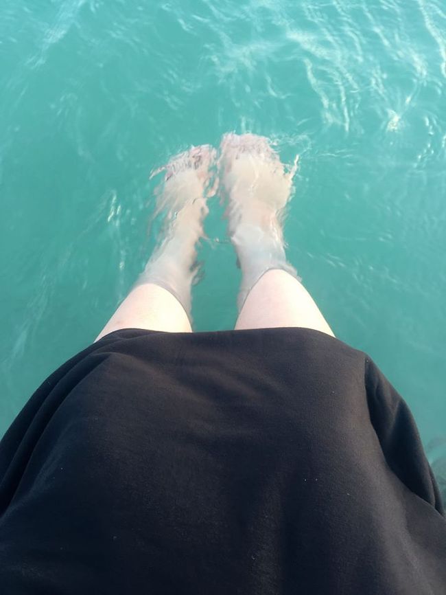 私もヘリに座って待機。