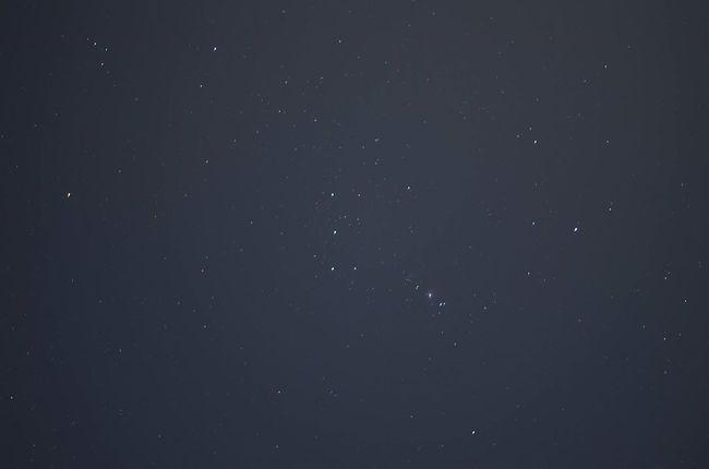 星の撮影にもチャレンジしてみた。<br /><br />まんなかの3つ並んでいる星はオリオン座かな？<br />たくさんたくさん話して話して、竹富の夜が終わりました。