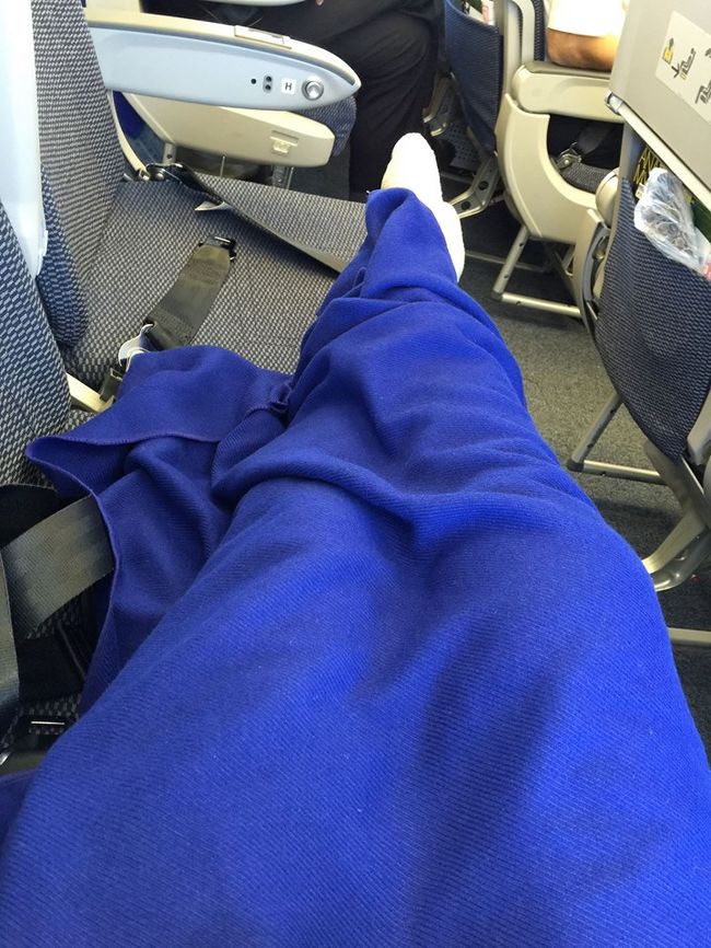 もちろんゴロンやらせていただきました。<br />ある意味ファーストクラスよりも広い<br /><br /><br /><br /><br />帰りは追い風の影響でなんと２時間ちょいで東京につきました。<br /><br />そして飛行機を降りた人みんなが発する言葉が<br />「寒っ！」でした。<br />私もパーカー一枚だったので寒かった〜〜！<br />Tシャツ短パンの人もいたよｗ<br /><br />東京の街はめっちゃ年末感がただよっていて<br />あー現実に戻ってきたなぁと言う感じでした。<br />仕事に復帰するのが大変だった(；´∀｀)<br /><br />そんなわけで５泊６日の石垣一人旅を無事終えました！<br />次はどこ行こうかと今からワクワクしています。<br />宮古島か与那国島か〜( ・∀・)<br />またがんばってマイルためるぞ！<br /><br />長い旅日記、ご拝読ありがとうございました！m(__)m<br />