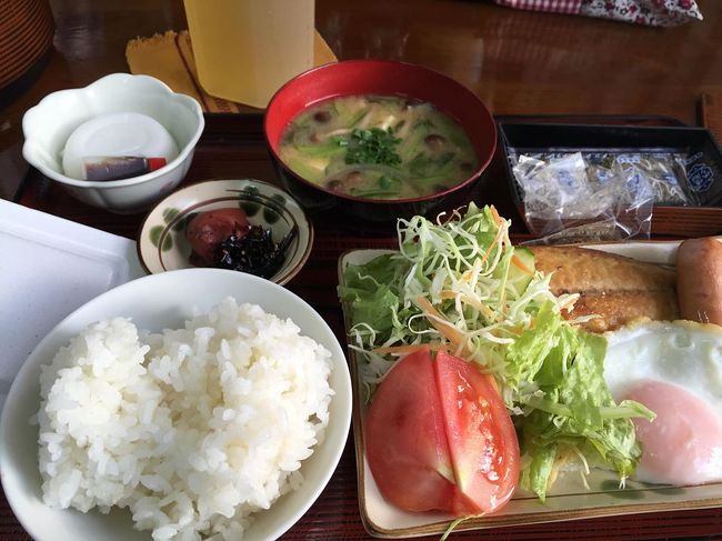 私はこの日で最後。<br />そのまま竹富に残る人、別の島に渡る人、さよならの時間が訪れます。<br />すごく寂しかったけど私はわりと地方に出張が多いので、その時にまたのもう！と約束をしたので楽しみです！<br /><br /><br />再び石垣島へ戻り、お土産買いつつ石垣島空港へ<br />帰りの空港ですることといえば一つ！<br />展望デッキで撮影！( ・∀・)