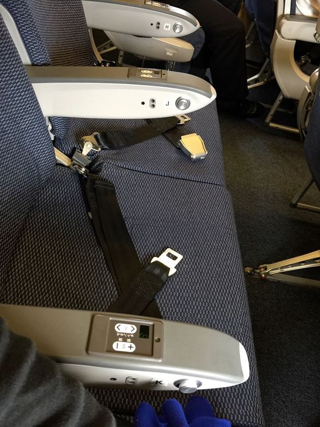 ちなみに帰りの飛行機も隣がいませんでした\(^o^)／<br /><br />往復どちらも9列目だったんだけど9列目って人気ないのかな？（ ＾ω＾）