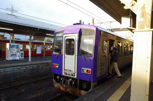 ８：０３発の加茂行き普通に乗ります。<br />ここからはJR西日本キハ120系で行きます。<br />