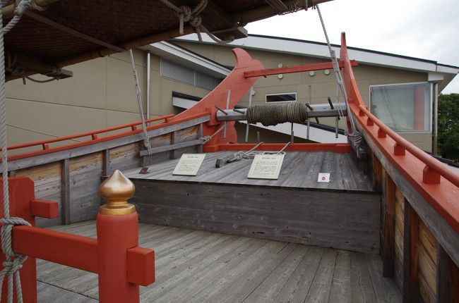 歴史館から直接遣唐船の上に出られます。<br />当時の船を再現しています。