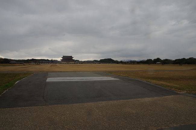 ここが第一次朝堂院です。<br />その奥北側が第一次大極殿。