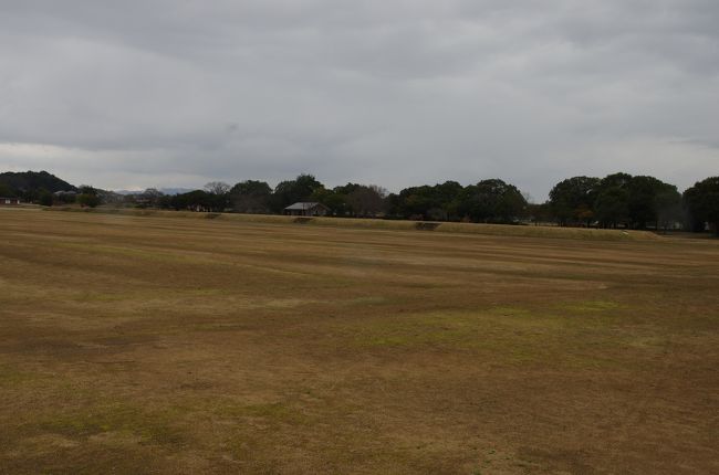 この土手みたいなところに回廊があったようです。