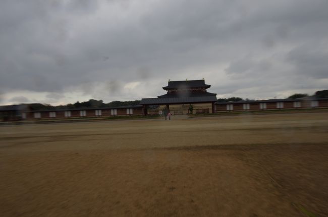 大極殿への境目も回廊と門で仕切られているようです。