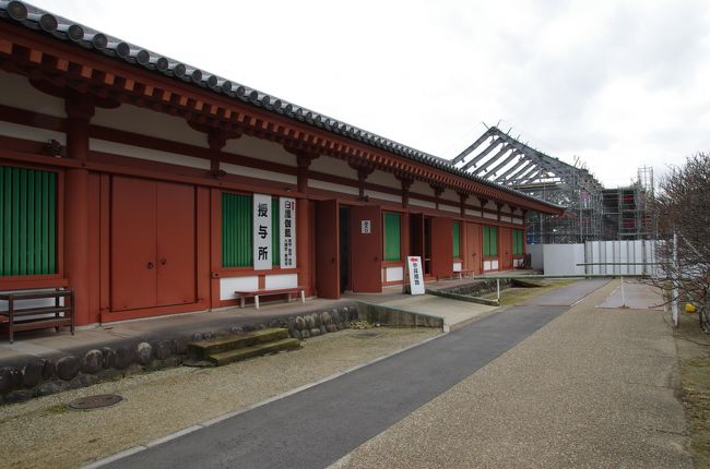 薬師寺メインの白鳳伽藍に向かいます。