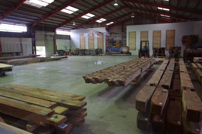 他にも柱などが展示されています。古さに圧倒されそうです。