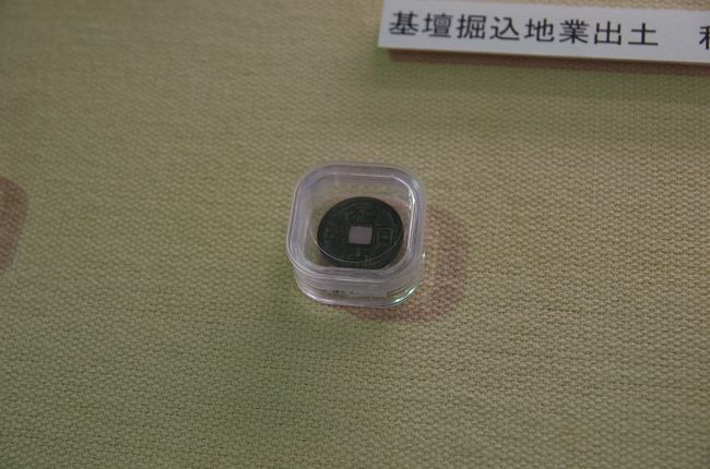 東塔の基台部分から出てきた、和同開珎。<br /><br />中学校の社会の教科書に出てきましたね！！