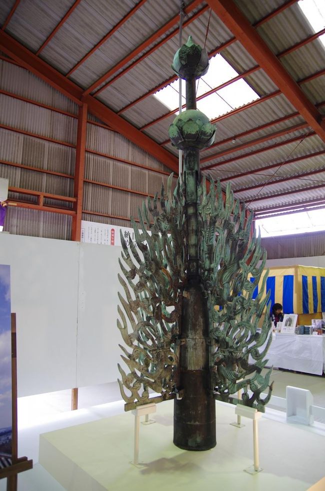 相輪本体。東塔が復建されれば、はるか上部に行ってしまうので、じかに見ることができる今はある意味貴重な時間なのかも。