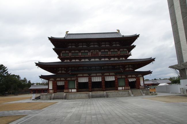 いよいよこの伽藍の中心金堂に足を向けます。