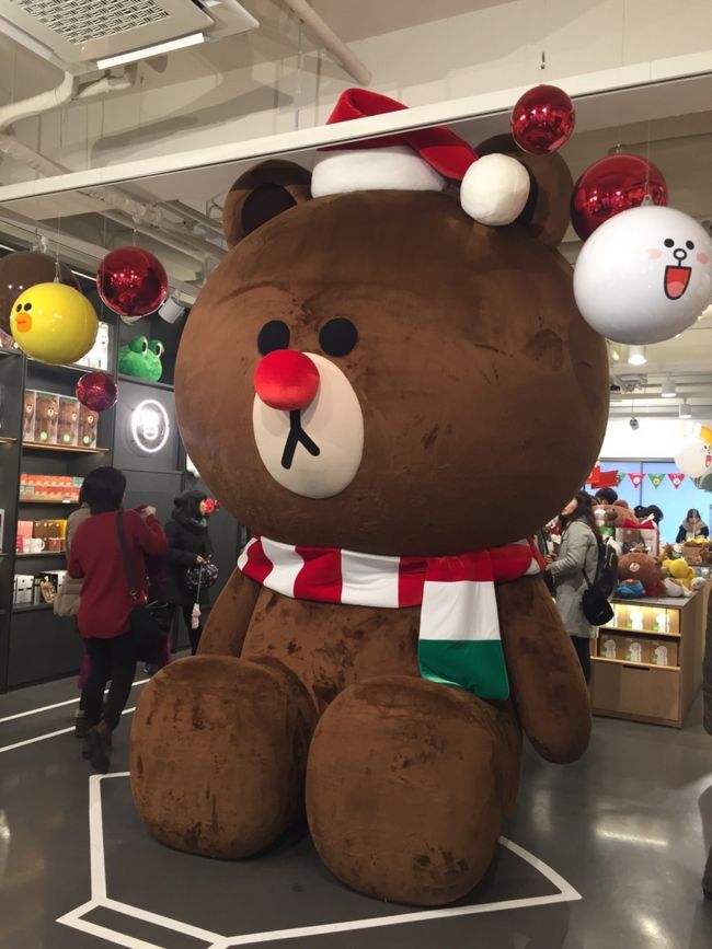 ブラウン☆<br /><br />今は明洞にもできているようです！<br />ブラウンとコニーのマカロンとかも売ってた！<br />今度行ったら買います、食べます。