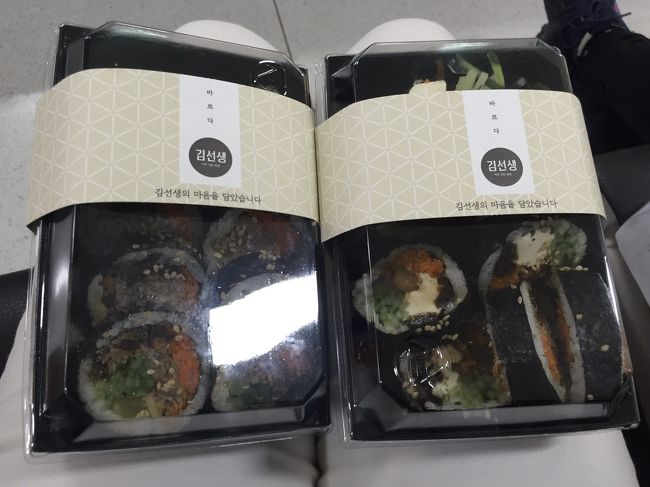 パルダキムソンセンのキンパをテイクアウトし金浦空港へ！！<br /><br />空港では中国行きのフライトとバッティングし、<br />免税品受け取りがカオスな状態に！！<br /><br />総じてやり切った1泊2日！<br />まだまだ足りな〜い！