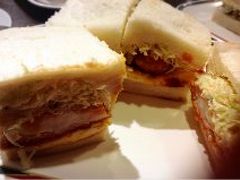 名古屋コンパルのサンドイッチ、他に海老サンド、小倉トーストもいただいました。名古屋ご当地グルメ。