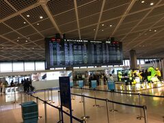 成田空港第一ターミナルから出発。
今回の旅行では、エールフランスの航空券を購入しました。諸税込みで3人分で25万円ほどでした。閑散期安い！
パリで乗り継ぎ、ビルバオ空港には深夜の到着になります。
