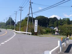 御所団地南バス停下車で下車します。
途中で吉見観音の看板が見えますのでありる準備を。
写真はバス停から吉見観音に向かう途中。
バス停からは約500ｍ。