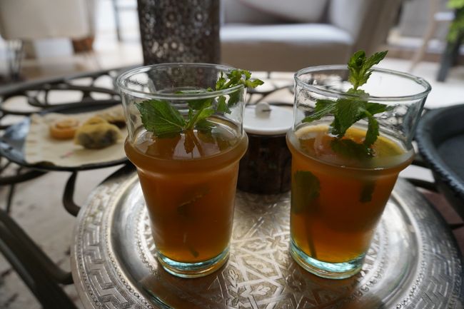 チェックイン時に出されたミントティー。ここで飲んだのが一番おいしかったな。<br />ミントティーは、砂糖をたっぷり入れないと、おいしくない。