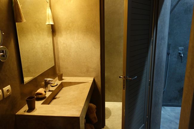 DAR73。<br />ちょっと室内は狭いですが、オシャレで素敵!!!オーナーも、スタッフの方も、とても温かみのある方たちでした。ほどよい距離感で接してくださるのが、とてもよかったです。