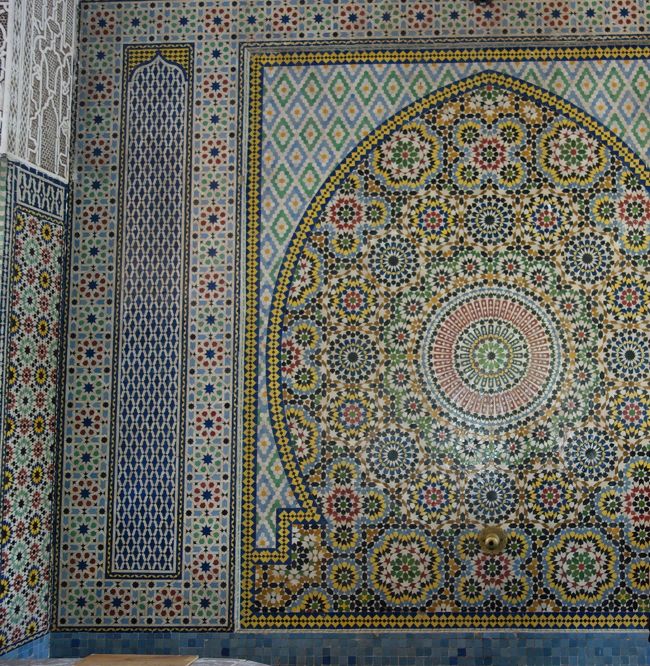 伝統工芸館のきれいなタイル。伝統工芸館は、みなさんが書かれているように、値段が明朗で、ゆっくりと買い物ができるスポットだと思います。絵はがき購入8DH