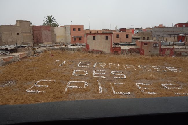 近くに空き地にデコレート。