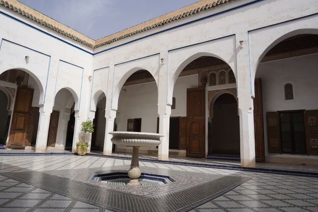 一部を切り取ったら、イスタンブールのトプカプ宮殿とも見分けがつかなさそう。