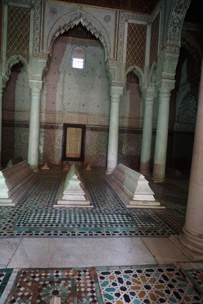 サアード朝墳墓。10DH×2