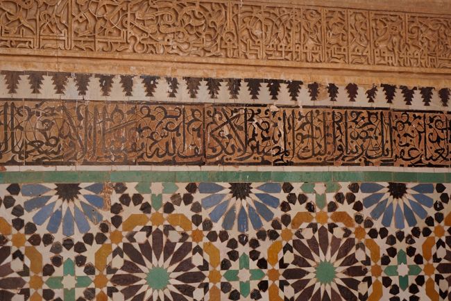 西洋っぽいタイルにアラビア文字。いろいろな文化の影響を受けていたんだなぁ…。
