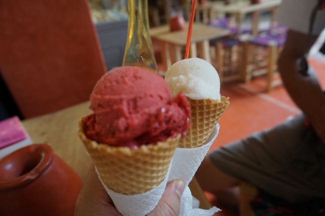 そしてこちらも再び「テラス･デ・ゼピス」の１Fにあるスイーツショップ。シトロンとフランボワーズのソルベを。15×2で30DH