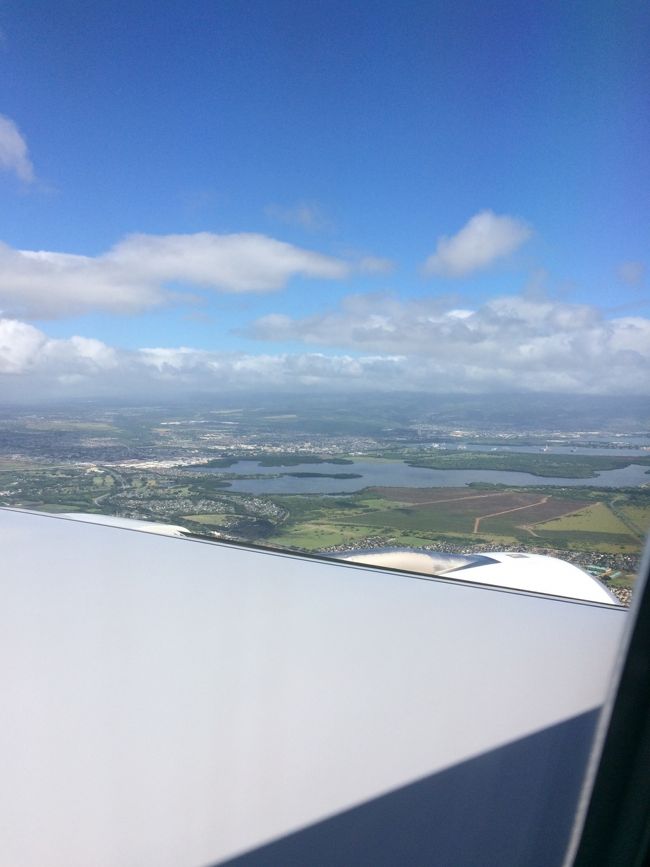 そろそろ到着するかな〜<br />カウアイ島をハッキリ見る事が出来ました。