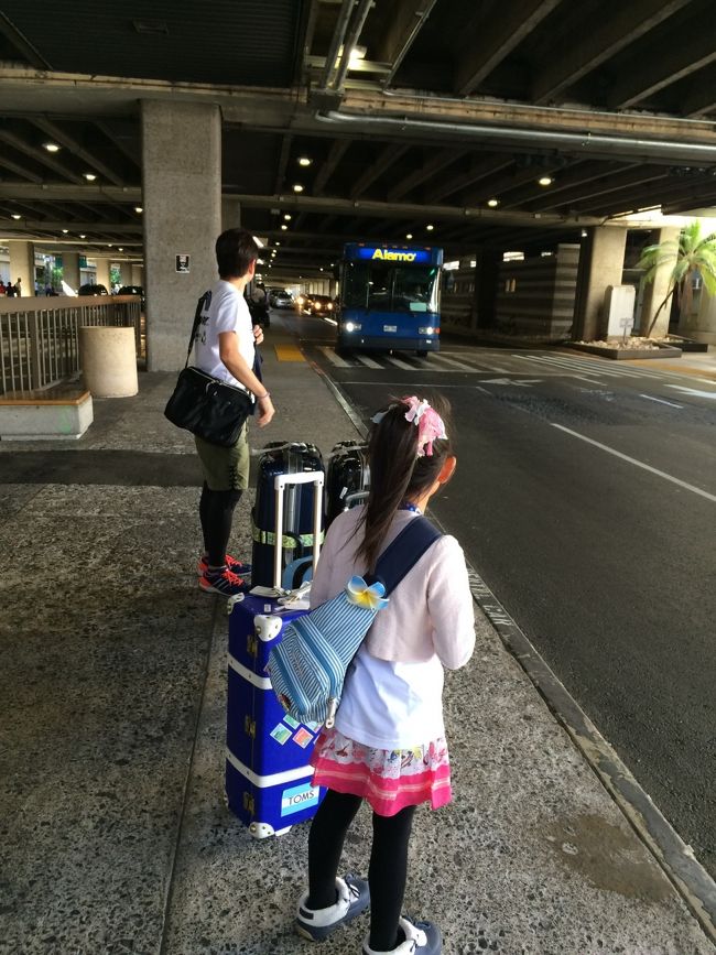 入国審査もすんなり〜<br />1年前の時は入国審査で、おじちゃんが娘のパスポートに自分で一緒にスタンプ押させてくれたんだけど、今回は出来ませんでした〜笑<br /><br />荷物のピックアップも無事終わり、前回とまた同じアラモさんへレンタカーを借りに。