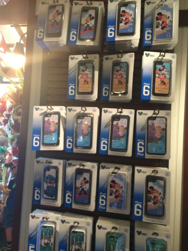 今回は6ケースのみ。<br />5Sの大きさが好きでまだ5Sを使っている私。去年ここでアウラニダッフィーのケースを買って未だに今回も使用中。笑