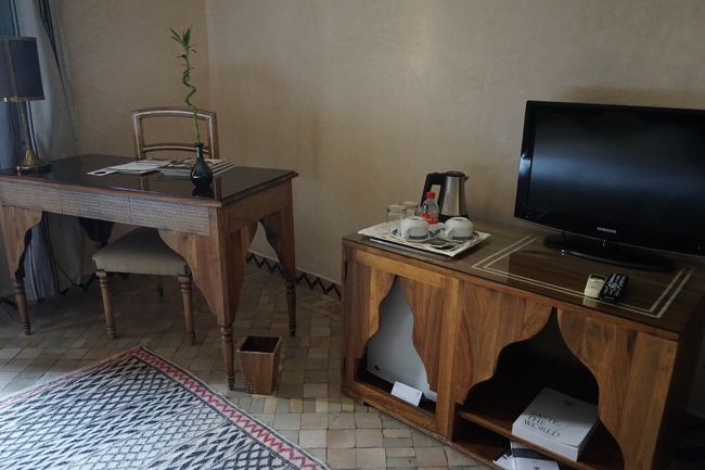 室内。ミニ冷蔵庫には、ビールも入っていました。